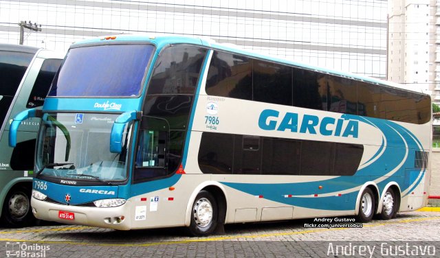 Viação Garcia 7986 na cidade de Curitiba, Paraná, Brasil, por Andrey Gustavo. Número da foto: #4694285.