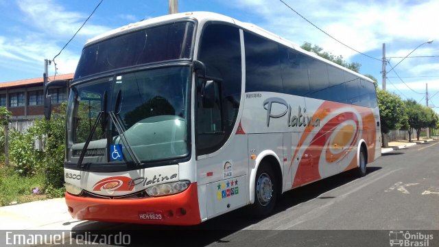 Viação Platina 8300 na cidade de Araguari, Minas Gerais, Brasil, por Emanuel Vitor  Felizardo. Número da foto: #4695931.