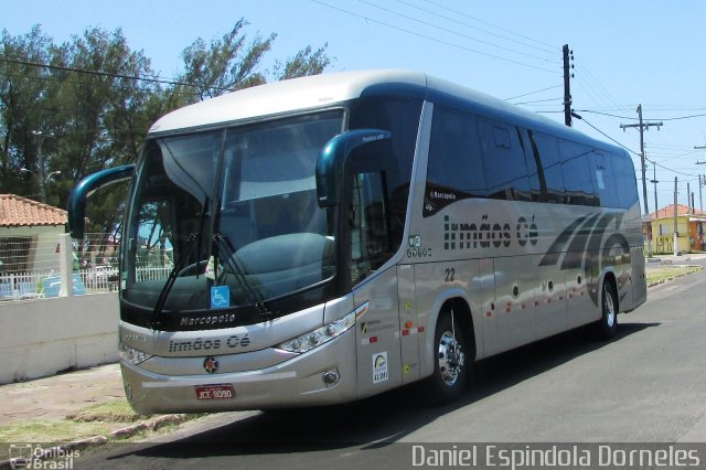 Irmãos Cé 22 na cidade de Tramandaí, Rio Grande do Sul, Brasil, por Daniel Espindola Dorneles. Número da foto: #4704156.