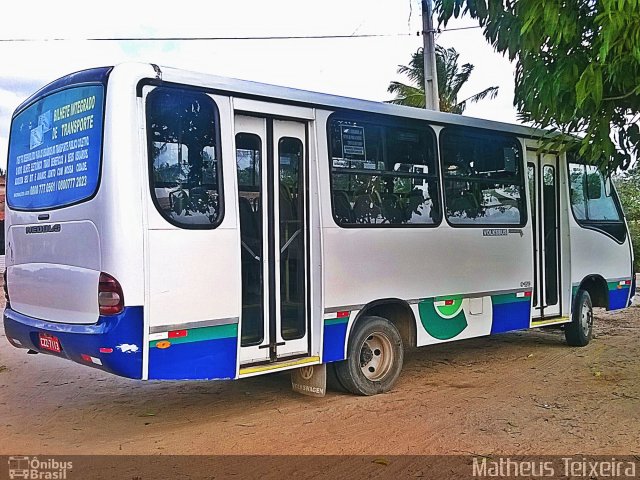Ônibus Particulares 7113 na cidade de Itapipoca, Ceará, Brasil, por Matheus Lima Teixeira. Número da foto: #4711479.