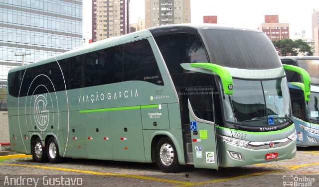 Viação Garcia 7027 na cidade de Curitiba, Paraná, Brasil, por Andrey Gustavo. Número da foto: #4717291.