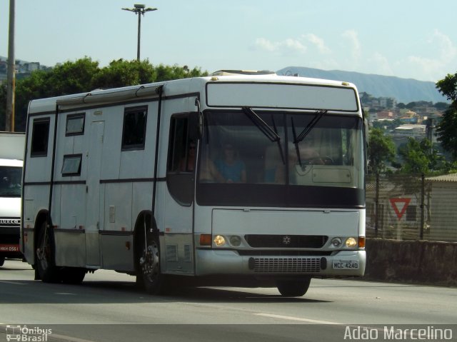 Motorhomes 4240 na cidade de Belo Horizonte, Minas Gerais, Brasil, por Adão Raimundo Marcelino. ID da foto: 4724235.