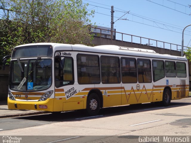 Companhia Carris Porto-Alegrense 0713 na cidade de Porto Alegre, Rio Grande do Sul, Brasil, por Gabriel  Morosoli. ID da foto: 4659482.