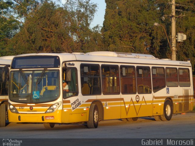 Companhia Carris Porto-Alegrense 0707 na cidade de Porto Alegre, Rio Grande do Sul, Brasil, por Gabriel  Morosoli. ID da foto: 4659560.