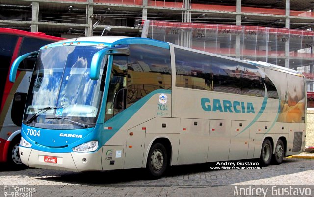 Viação Garcia 7004 na cidade de Curitiba, Paraná, Brasil, por Andrey Gustavo. ID da foto: 4662956.