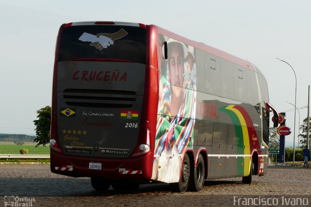 Autobuses Cruceña 2016 na cidade de Santa Cruz do Rio Pardo, São Paulo, Brasil, por Francisco Ivano. Número da foto: #4668102.