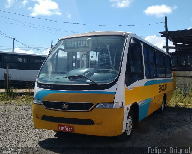 Ônibus Particulares 0132 na cidade de Porto Alegre, Rio Grande do Sul, Brasil, por Felipe  Brignol. ID da foto: 3963504.