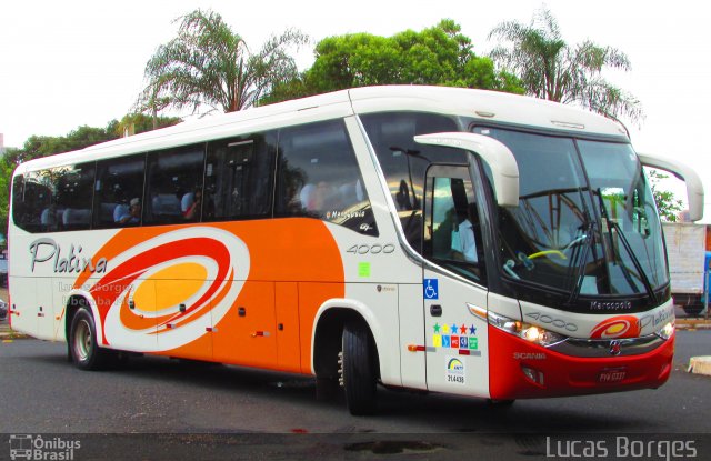 Viação Platina 4000 na cidade de Uberaba, Minas Gerais, Brasil, por Lucas Borges . Número da foto: #3992085.