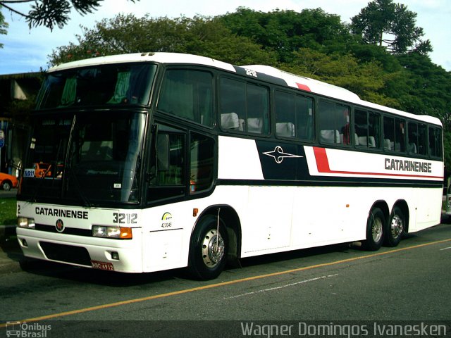 Auto Viação Catarinense 3212 na cidade de Curitiba, Paraná, Brasil, por Wagner Domingos Ivanesken. ID da foto: 3994363.