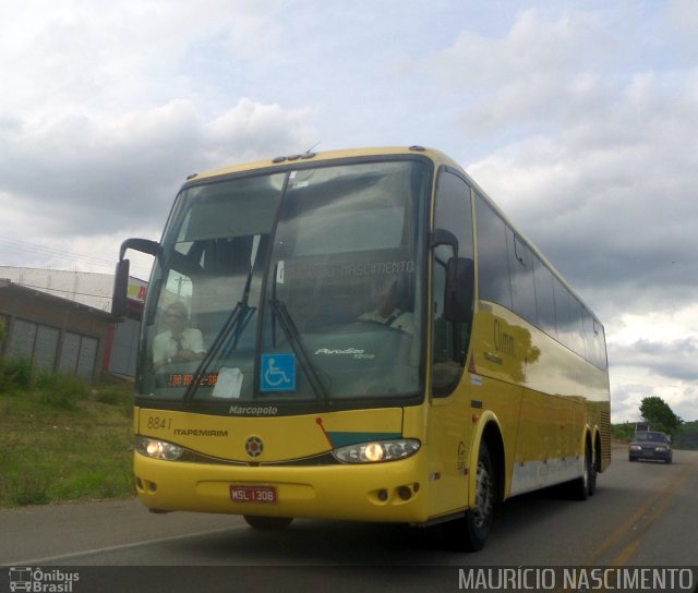 Viação Itapemirim 8841 na cidade de Medina, Minas Gerais, Brasil, por Maurício Nascimento. ID da foto: 4003130.