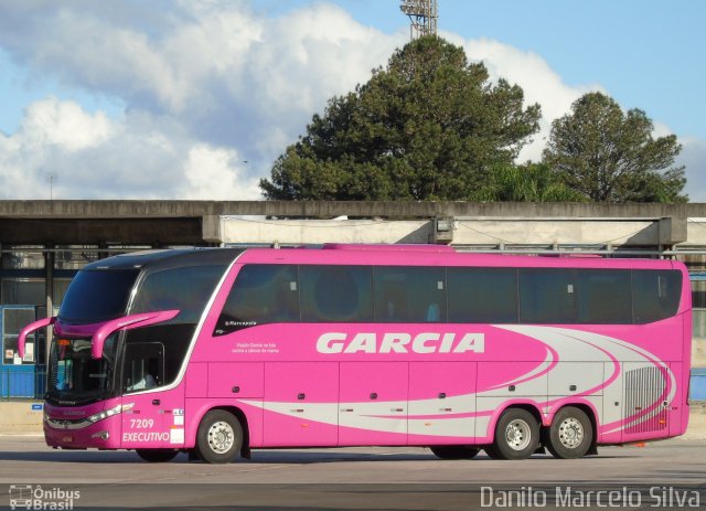 Viação Garcia 7209 na cidade de Curitiba, Paraná, Brasil, por Danilo Marcelo Silva. Número da foto: #4002159.