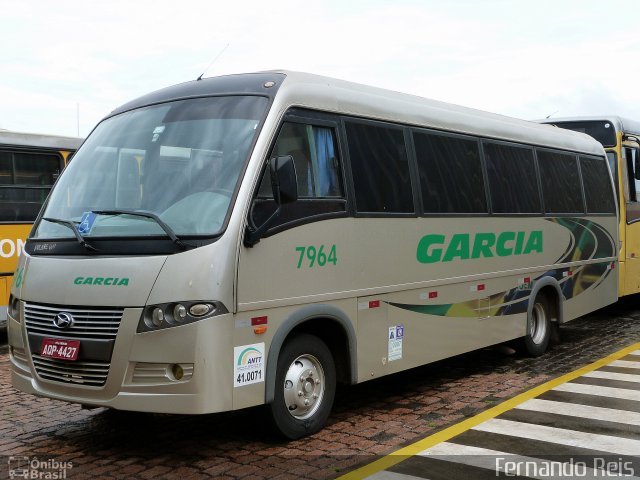 Viação Garcia 7964 na cidade de Londrina, Paraná, Brasil, por Fernando Reis. Número da foto: #4003488.