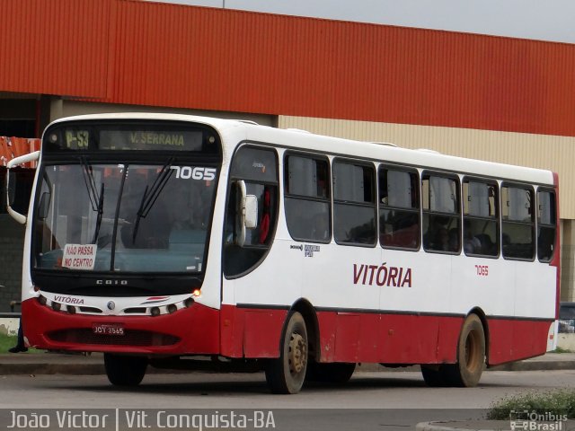 Viação Vitória 7065 na cidade de Vitória da Conquista, Bahia, Brasil, por João Victor. ID da foto: 4009479.