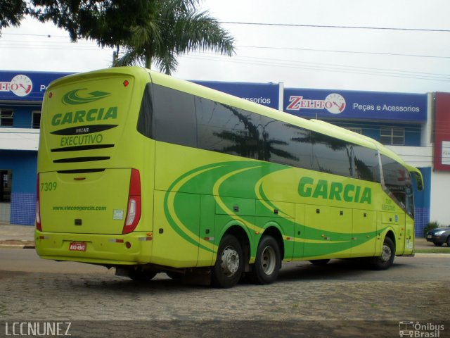 Viação Garcia 7309 na cidade de Itapetininga, São Paulo, Brasil, por Luis Nunez. Número da foto: #4010301.