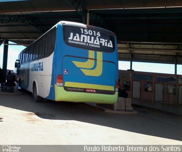 Januária Transporte e Turismo 15014 na cidade de Montalvânia, Minas Gerais, Brasil, por Paulo Roberto Teixeira dos Santos. Número da foto: #4020767.