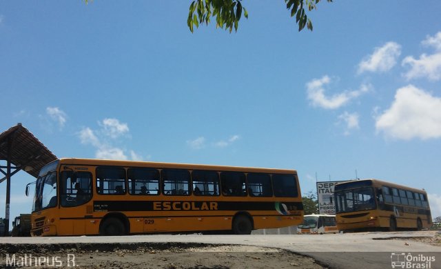 Escolares 029 na cidade de Porto Seguro, Bahia, Brasil, por Matheus Rocha Santiago. ID da foto: 3968457.