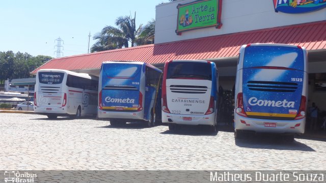 Auto Viação Catarinense 3252 na cidade de Registro, São Paulo, Brasil, por Matheus Duarte Souza. Número da foto: #3971881.
