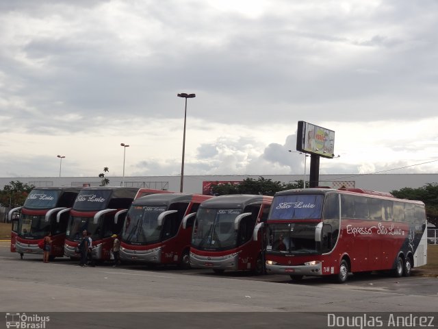 Expresso São Luiz 7140 na cidade de Goiânia, Goiás, Brasil, por Douglas Andrez. Número da foto: #3973714.