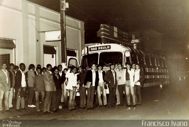 Empresa de Transportes Andorinha  na cidade de Cândido Mota, São Paulo, Brasil, por Francisco Ivano. ID da foto: 3978306.