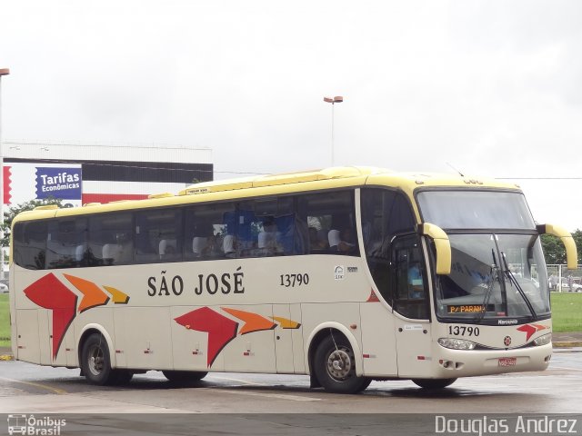 Expresso São José do Tocantins 13790 na cidade de Goiânia, Goiás, Brasil, por Douglas Andrez. Número da foto: #3982141.