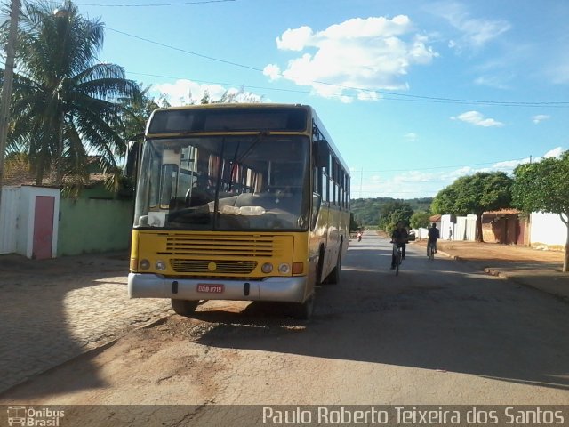 Ônibus Particulares 00 na cidade de Montalvânia, Minas Gerais, Brasil, por Paulo Roberto Teixeira dos Santos. ID da foto: 4032057.