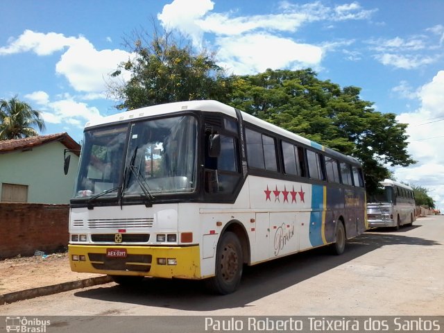 Expresso Montalvânia 397 na cidade de Montalvânia, Minas Gerais, Brasil, por Paulo Roberto Teixeira dos Santos. Número da foto: #4053196.