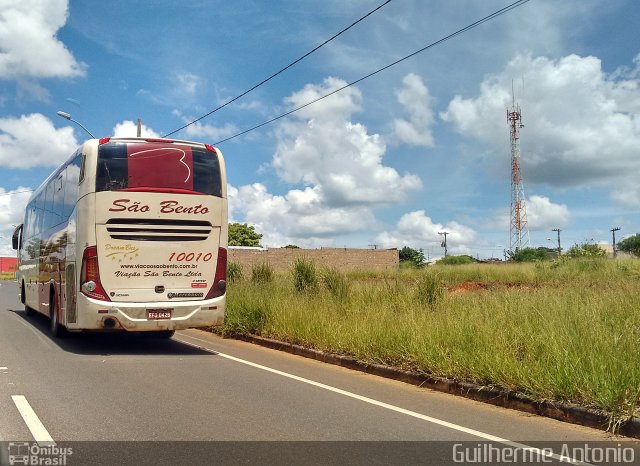 Viação São Bento Ribeirão Preto 10010 na cidade de Araxá, Minas Gerais, Brasil, por Guilherme Antonio. Número da foto: #4054806.