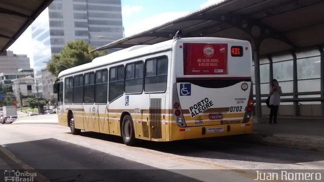 Companhia Carris Porto-Alegrense 0702 na cidade de Porto Alegre, Rio Grande do Sul, Brasil, por Juan Romero. Número da foto: #4054575.