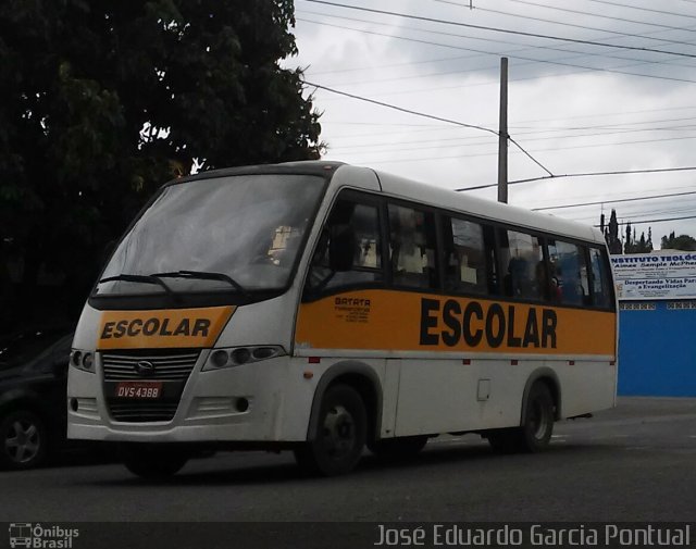 Escolares DVS4388 na cidade de Monte Mor, São Paulo, Brasil, por José Eduardo Garcia Pontual. Número da foto: #4056434.