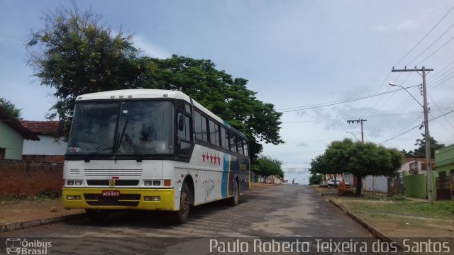 Expresso Montalvânia 397 na cidade de Montalvânia, Minas Gerais, Brasil, por Paulo Roberto Teixeira dos Santos. Número da foto: #4060069.