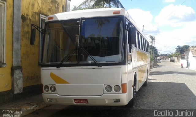 Ônibus Particulares 1733 na cidade de São Gonçalo dos Campos, Bahia, Brasil, por Cecílio Júnior. ID da foto: 4063742.