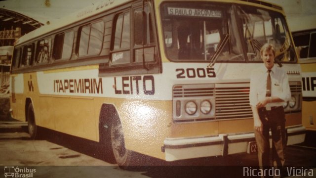 Viação Itapemirim 2005 na cidade de Rio de Janeiro, Rio de Janeiro, Brasil, por Ricardo Vieira. Número da foto: #4064589.