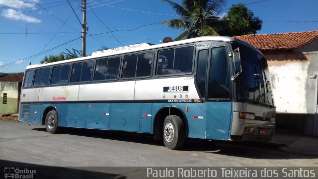 Ônibus Particulares 00 na cidade de Montalvânia, Minas Gerais, Brasil, por Paulo Roberto Teixeira dos Santos. Número da foto: #4065214.