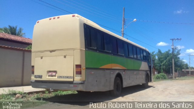 Ônibus Particulares 00 na cidade de Montalvânia, Minas Gerais, Brasil, por Paulo Roberto Teixeira dos Santos. Número da foto: #4065207.