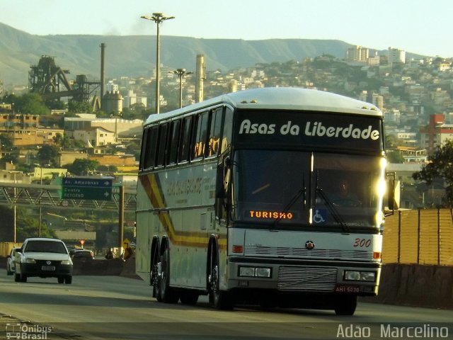 Asas da Liberdade Viagens 300 na cidade de Belo Horizonte, Minas Gerais, Brasil, por Adão Raimundo Marcelino. Número da foto: #4070534.