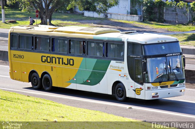 Empresa Gontijo de Transportes 15280 na cidade de Resende, Rio de Janeiro, Brasil, por Flávio Oliveira. Número da foto: #4069314.