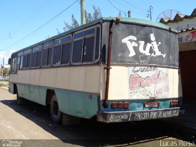 Ônibus Particulares  na cidade de Palmares do Sul, Rio Grande do Sul, Brasil, por Lucas  Furtado da Rosa. Número da foto: #4033784.
