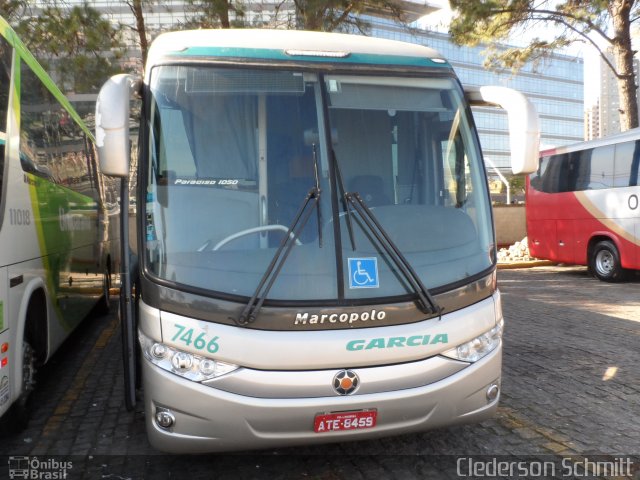 Viação Garcia 7466 na cidade de Curitiba, Paraná, Brasil, por Clederson Schmitt. Número da foto: #4079106.