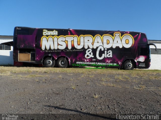 Banda Misturadão & Cia 8000 na cidade de Restinga Seca, Rio Grande do Sul, Brasil, por Cleverton Schmitt. Número da foto: #4083144.