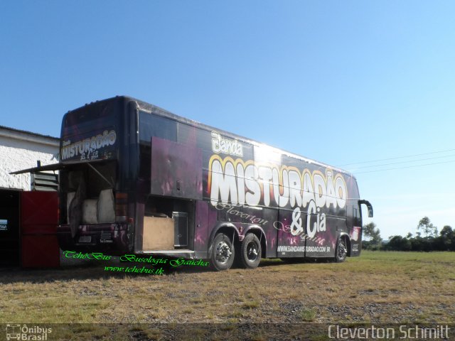 Banda Misturadão & Cia 8000 na cidade de Restinga Seca, Rio Grande do Sul, Brasil, por Cleverton Schmitt. Número da foto: #4083729.