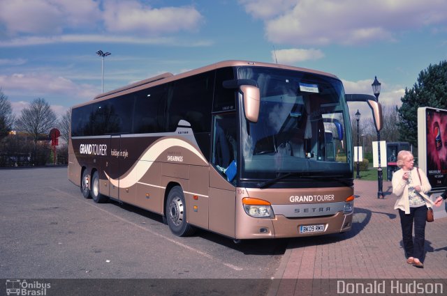 Shearings 104 na cidade de Derbyshire, Inglaterra, por Donald Hudson. ID da foto: 4086037.