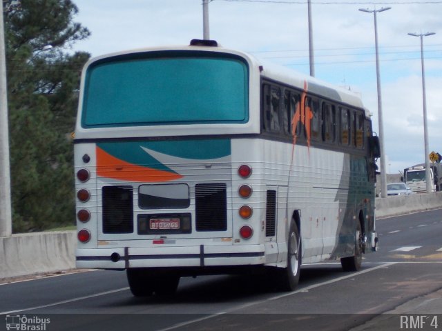 Ônibus Particulares 6766 na cidade de Marília, São Paulo, Brasil, por Roberto Mendes. Número da foto: #4086591.