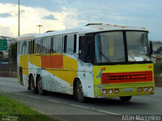 Ônibus Particulares 1530 na cidade de Belo Horizonte, Minas Gerais, Brasil, por Adão Raimundo Marcelino. ID da foto: 4089454.