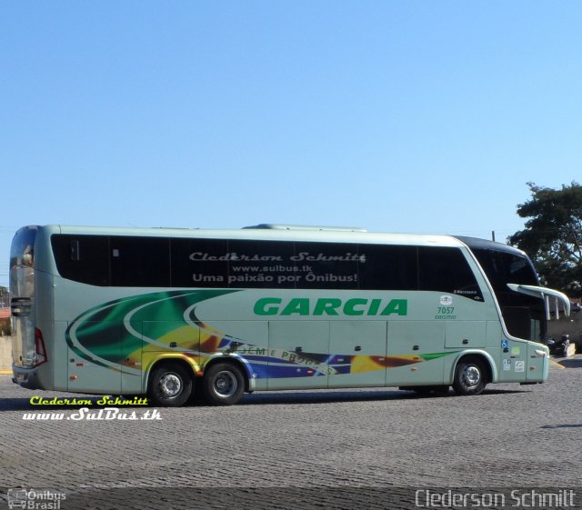 Viação Garcia 7057 na cidade de Curitiba, Paraná, Brasil, por Clederson Schmitt. Número da foto: #4088656.