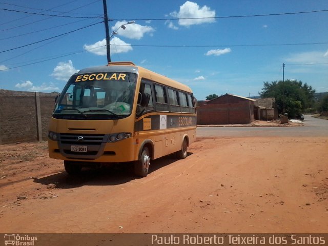 Escolares 084 na cidade de Montalvânia, Minas Gerais, Brasil, por Paulo Roberto Teixeira dos Santos. ID da foto: 4093684.