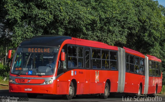 Expresso Azul 17E06 na cidade de Curitiba, Paraná, Brasil, por Luiz Scarabotto . Número da foto: #4095542.