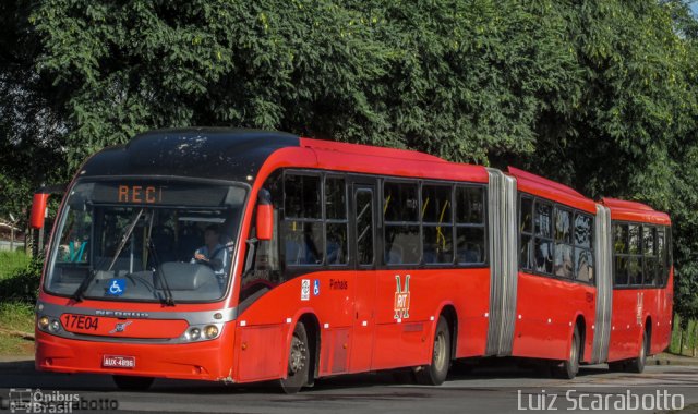 Expresso Azul 17E04 na cidade de Curitiba, Paraná, Brasil, por Luiz Scarabotto . Número da foto: #4095540.