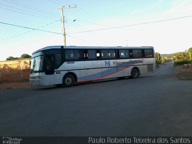 Ônibus Particulares 00 na cidade de Montalvânia, Minas Gerais, Brasil, por Paulo Roberto Teixeira dos Santos. ID da foto: 4094565.