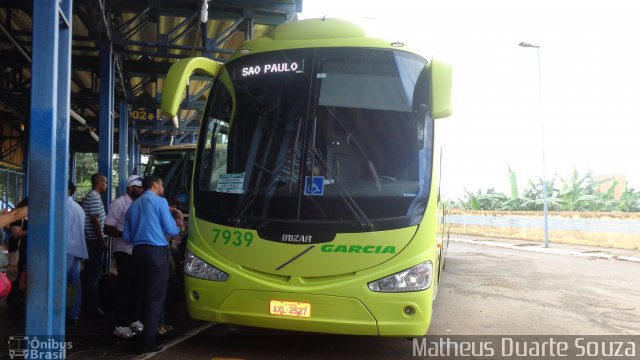 Viação Garcia 7939 na cidade de Bandeirantes, Paraná, Brasil, por Matheus Duarte Souza. Número da foto: #4037349.