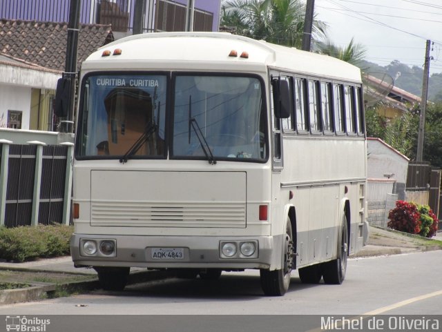 Ônibus Particulares ADK-4843 na cidade de Joinville, Santa Catarina, Brasil, por Michel de Oliveira. ID da foto: 4041569.